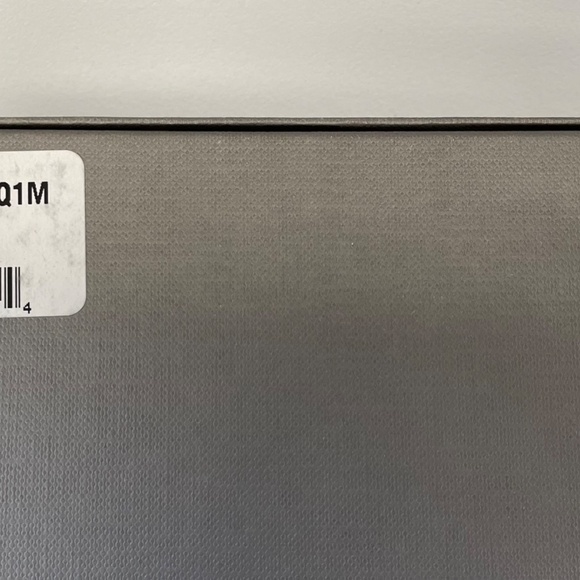 Alexander McQueen zip around wallet - Picture 7 of 8